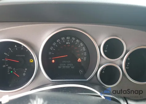 2010 Toyota Sequoia Platinum z USA, uszkodzony, nr VIN 5TDYY5G13AS022709